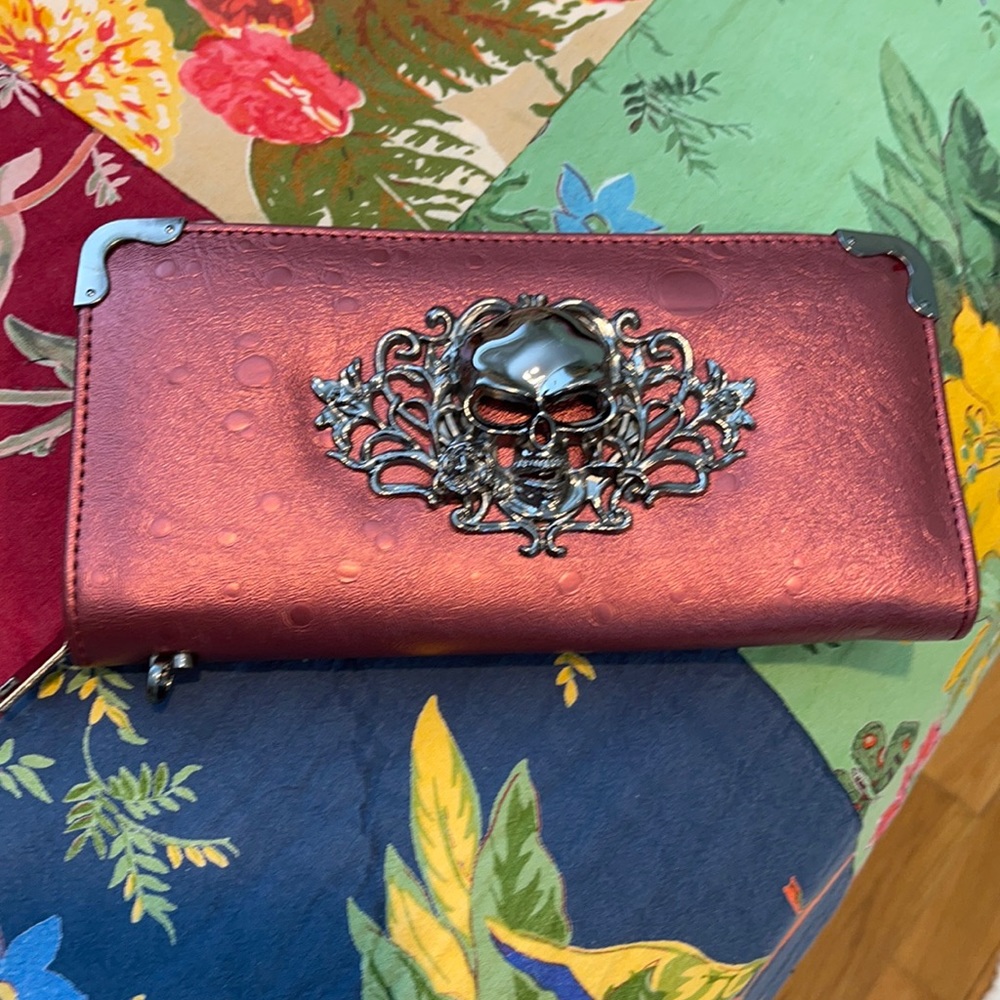 Skull Clutch